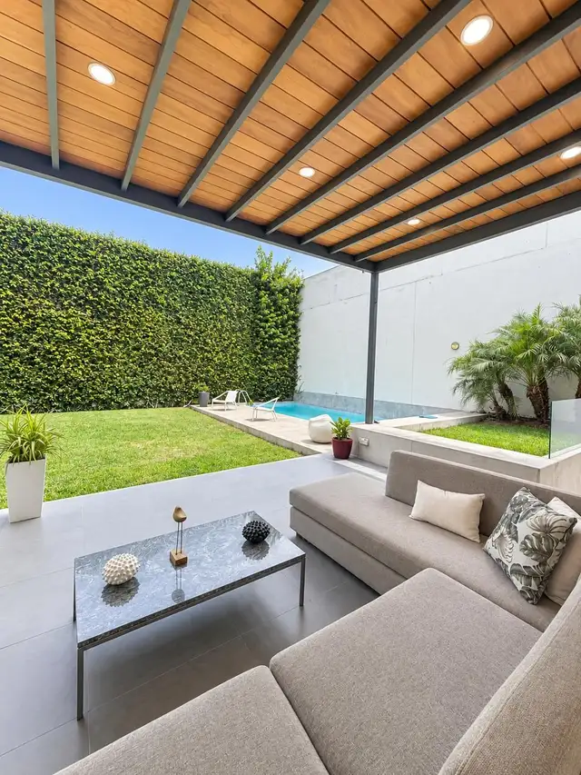 Terraza con vista a la piscina